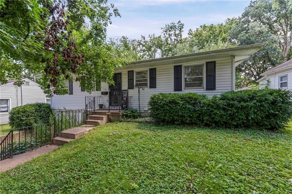 1223 N Pleasant Street — photo 2