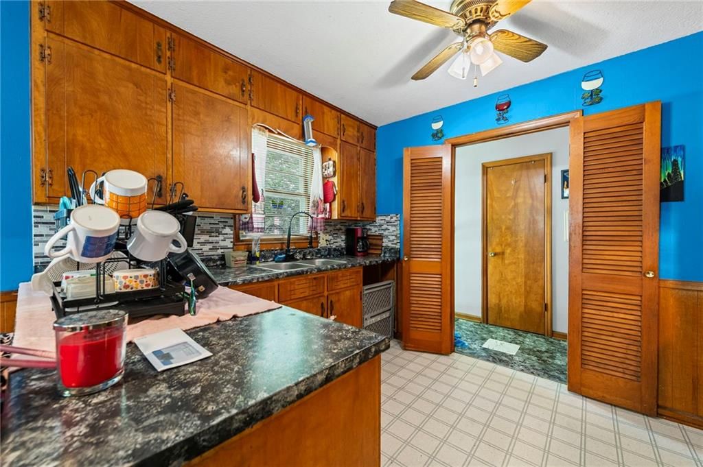 1223 N Pleasant Street — photo 9