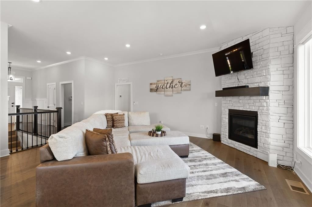 Photo 7 of 40 - 18913 Ocheltree Street