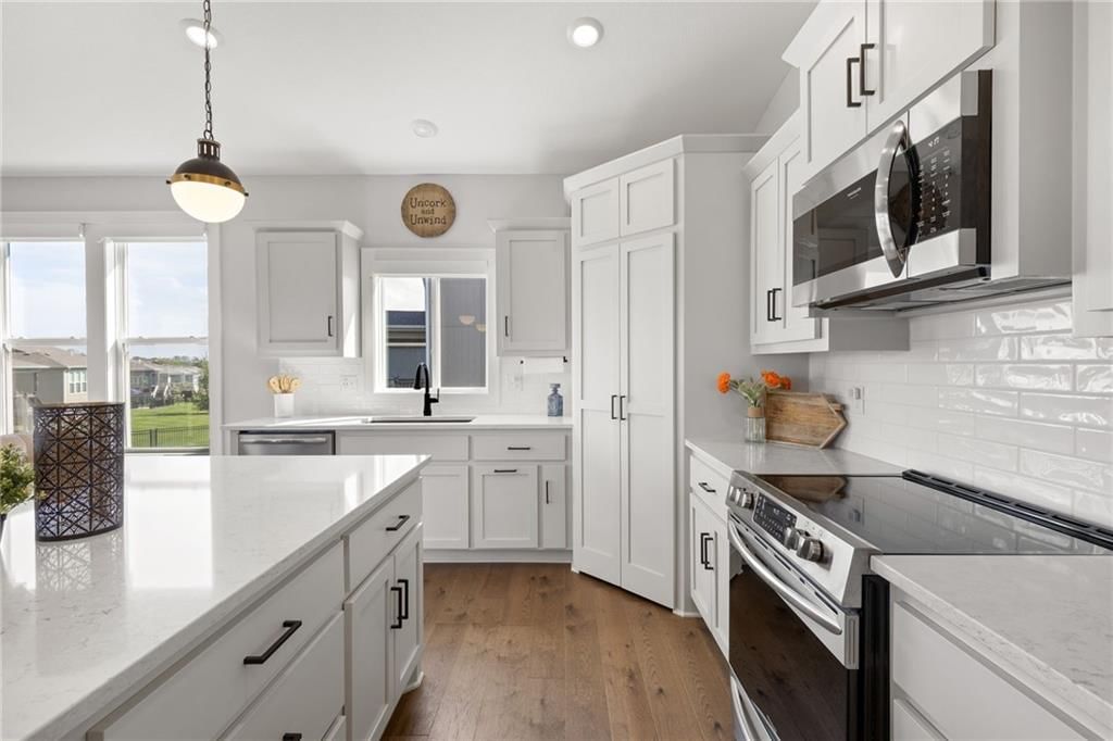 Photo 10 of 40 - 18913 Ocheltree Street