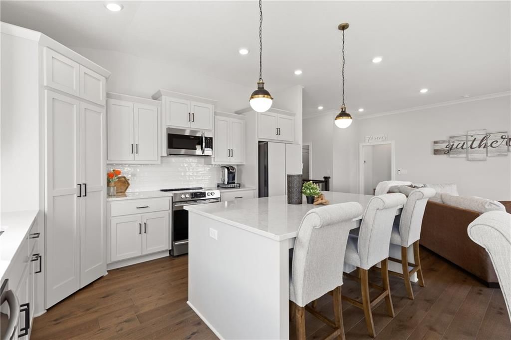Photo 14 of 40 - 18913 Ocheltree Street