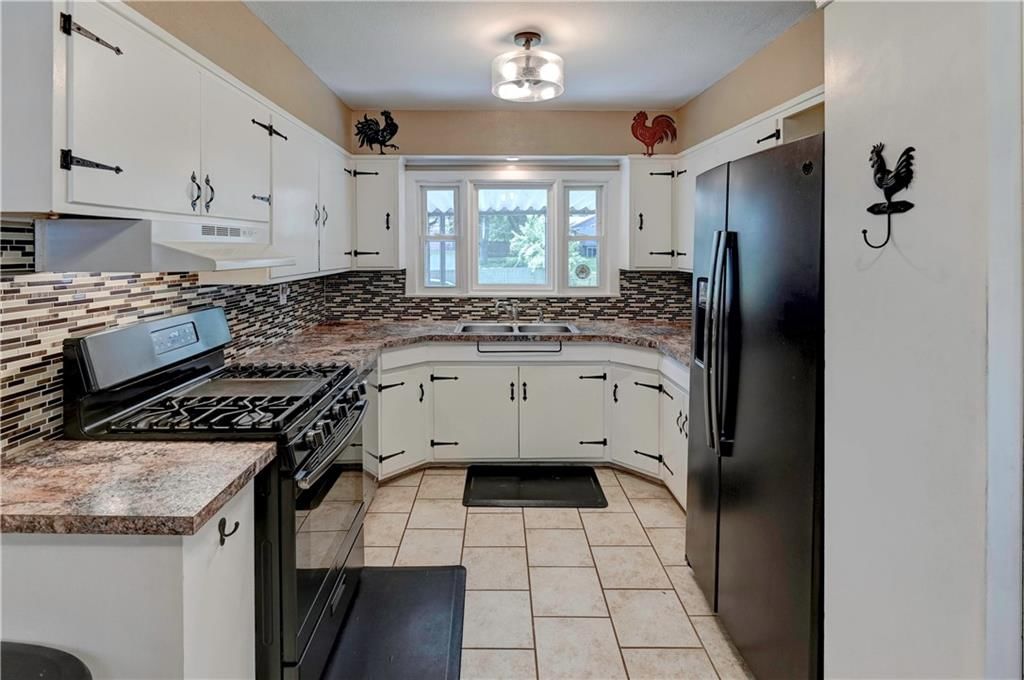 Photo 3 of 41 - 9217 E 69th Street