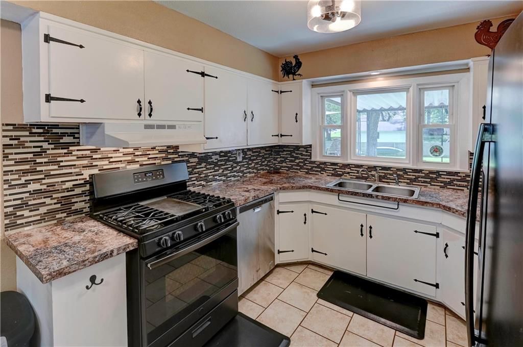 Photo 4 of 41 - 9217 E 69th Street
