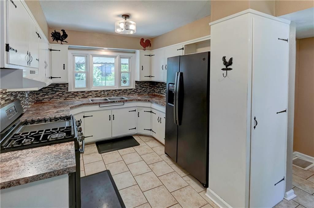 Photo 5 of 41 - 9217 E 69th Street