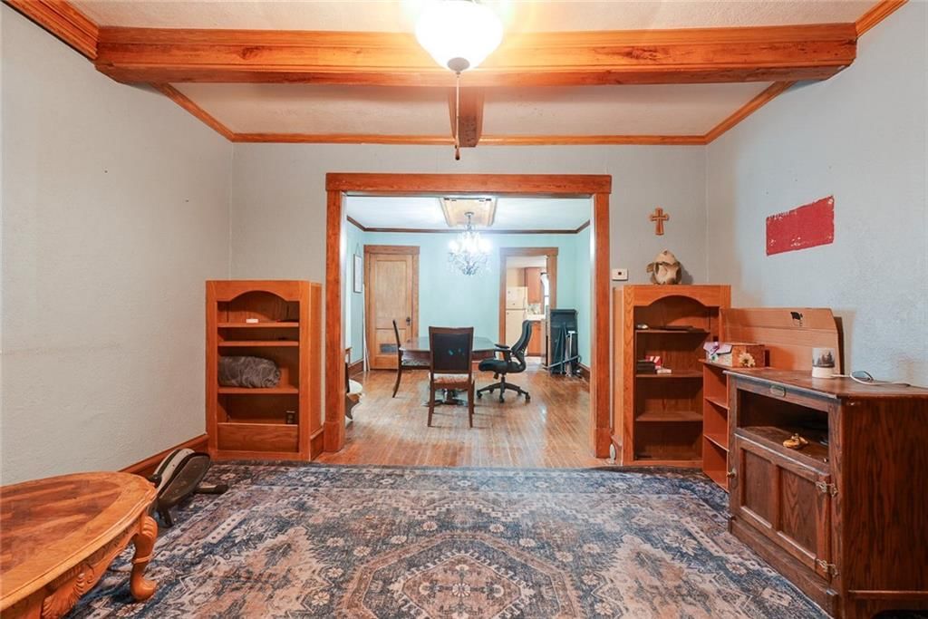 Photo 2 of 14 - 604 S Glenwood Avenue
