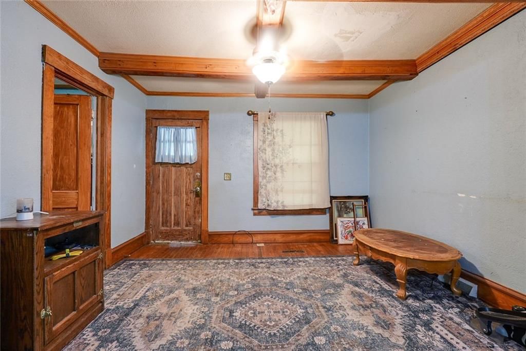 Photo 3 of 14 - 604 S Glenwood Avenue