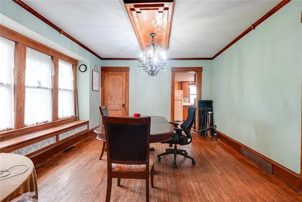 Photo 6 of 14 - 604 S Glenwood Avenue