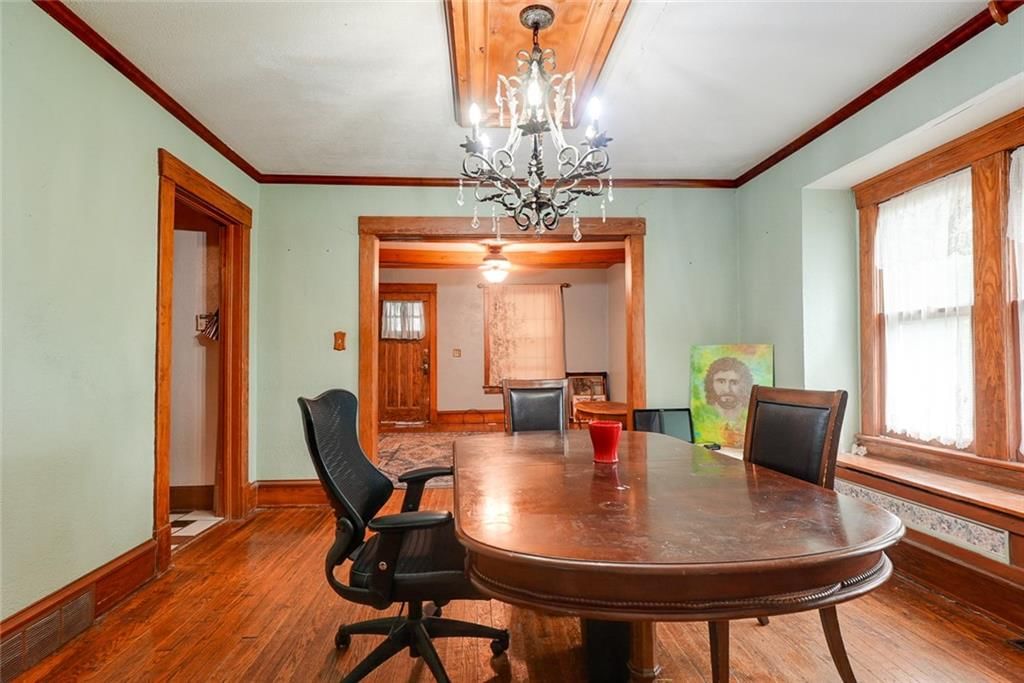 Photo 7 of 14 - 604 S Glenwood Avenue