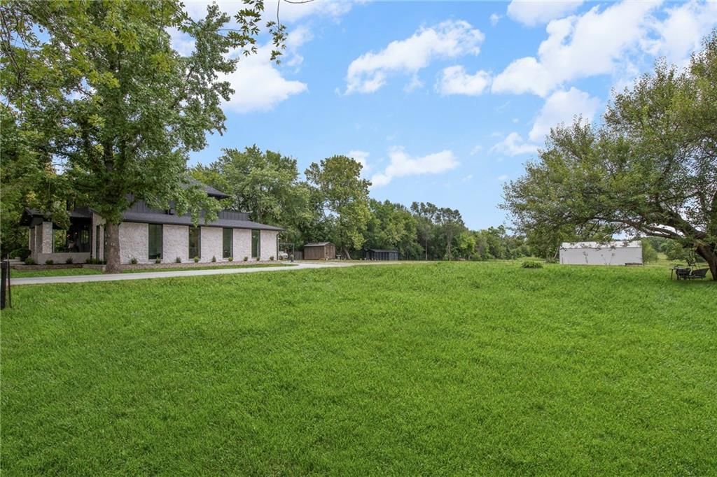 2501 M 291 Highway — photo 82