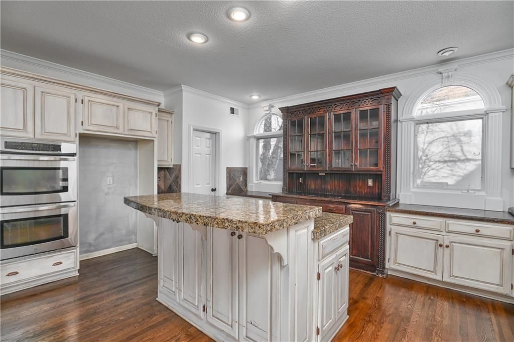 Photo 17 of 50 - 3540 W 153rd Terrace