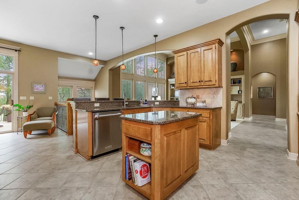 Photo 11 of 45 - 21123 W 95th Terrace