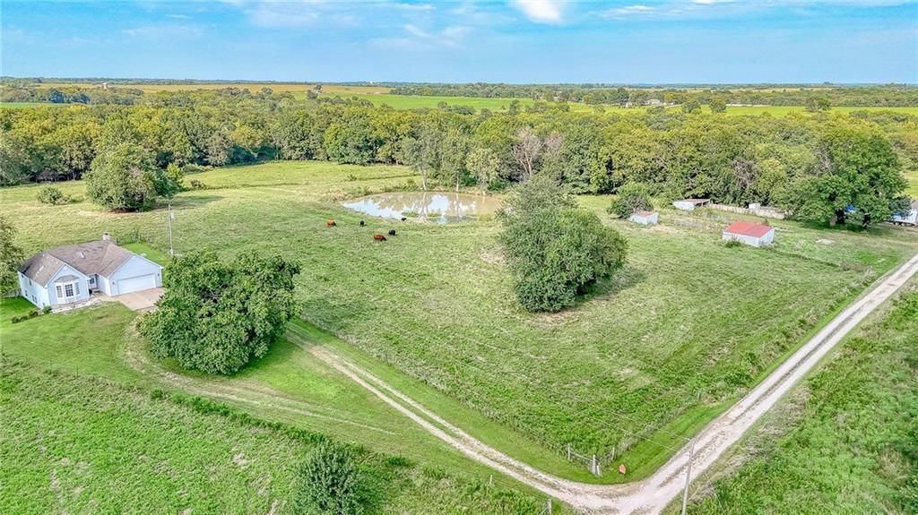 475 SW 801st Road, Holden, MO