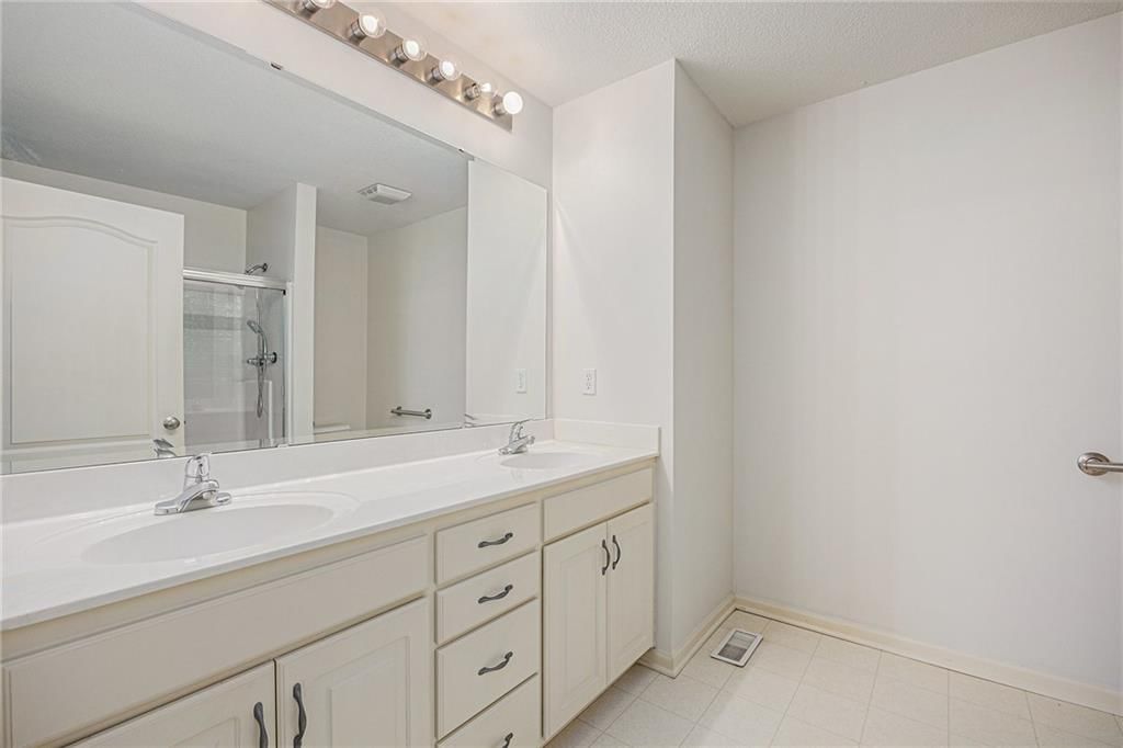 12001 S Tallgrass Drive — photo 12