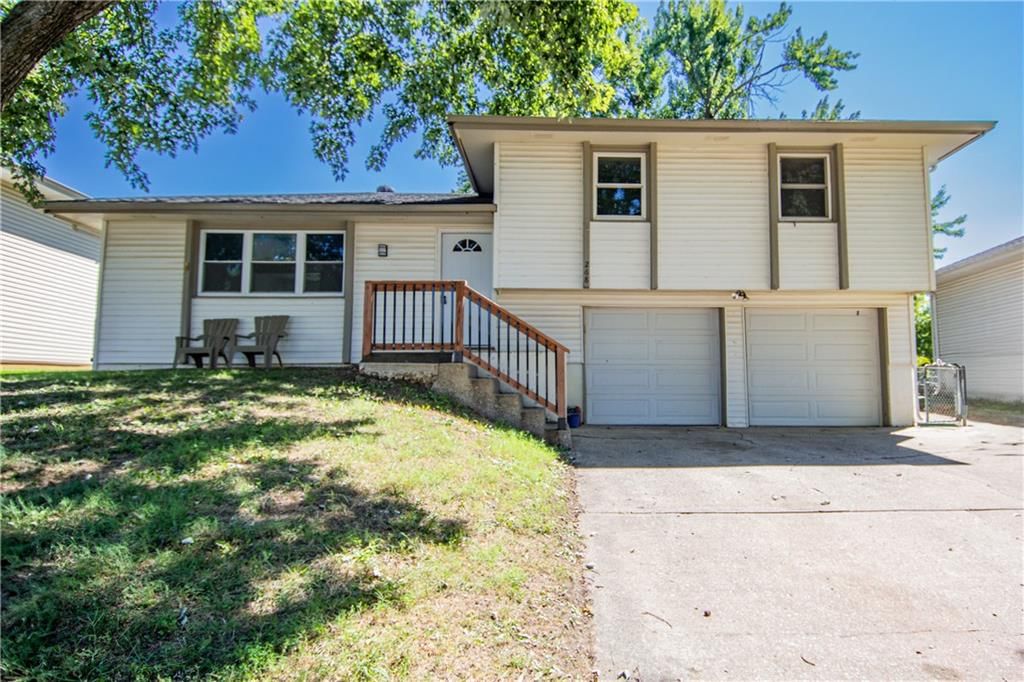 268 HOLIDAY Drive, Lansing, KS
