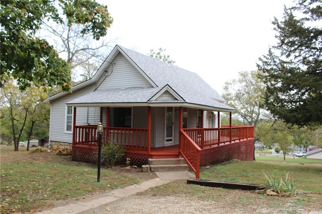 326 Isacks Street — photo 1