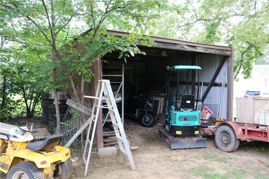326 Isacks Street — photo 17