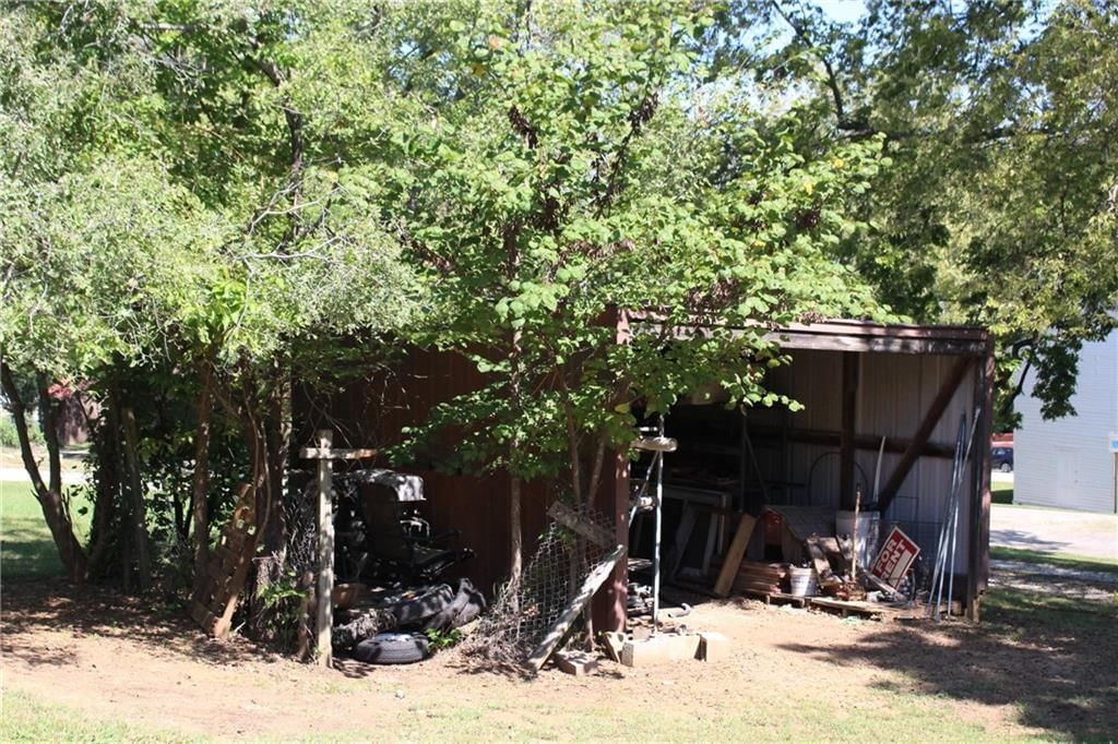 326 Isacks Street — photo 35