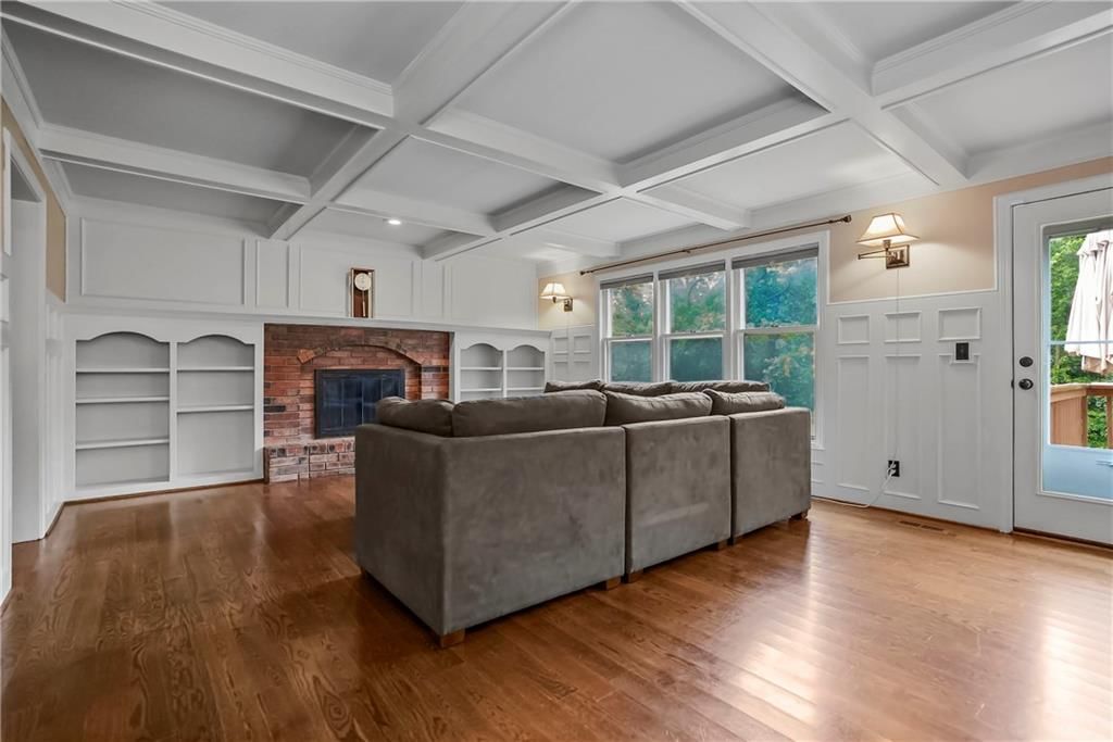 Photo 7 of 34 - 8600 W 153rd Street