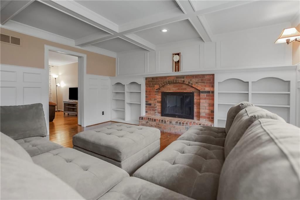 Photo 8 of 34 - 8600 W 153rd Street