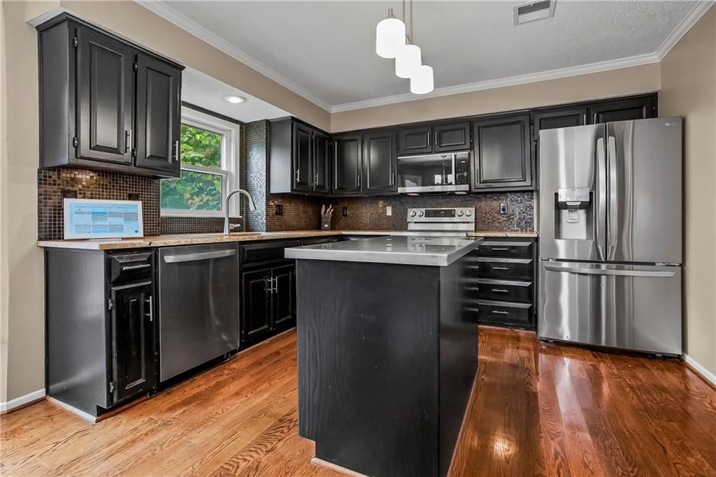Photo 12 of 34 - 8600 W 153rd Street