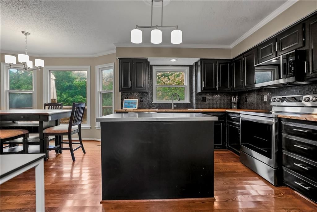Photo 13 of 34 - 8600 W 153rd Street