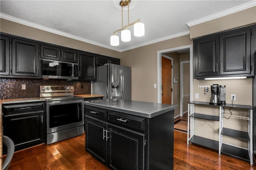 Photo 14 of 34 - 8600 W 153rd Street