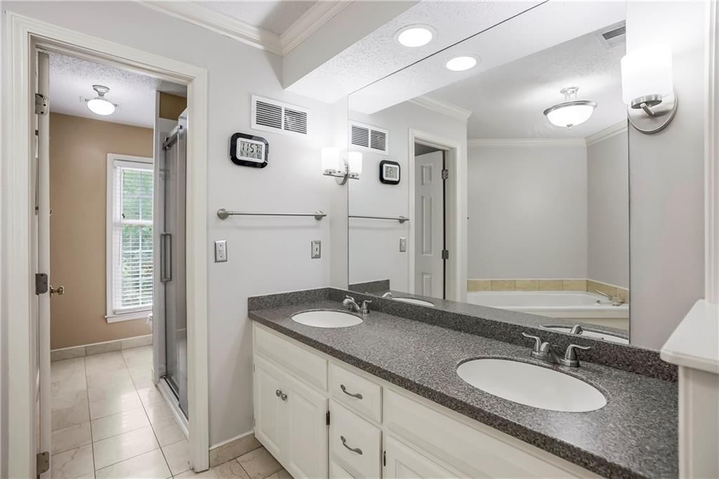 Photo 20 of 34 - 8600 W 153rd Street
