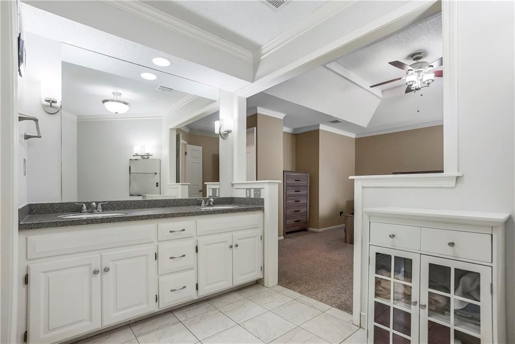 Photo 21 of 34 - 8600 W 153rd Street