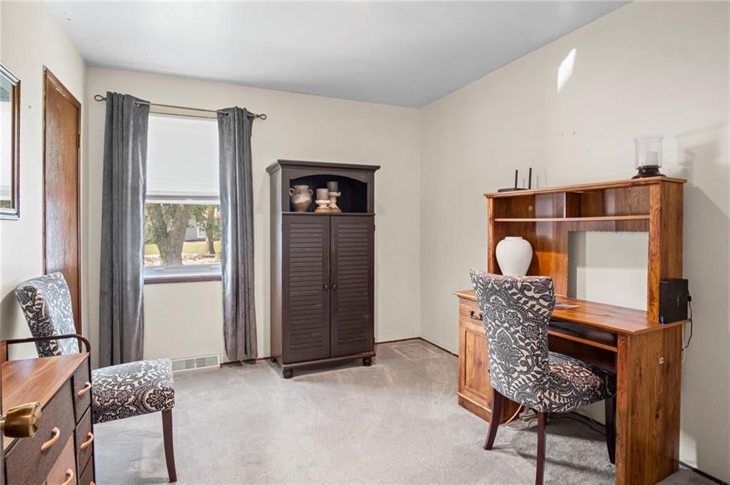 Photo 8 of 18 - 6007 E 140th Street