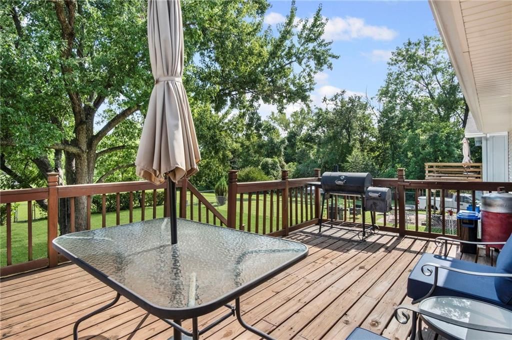 Photo 13 of 18 - 6007 E 140th Street