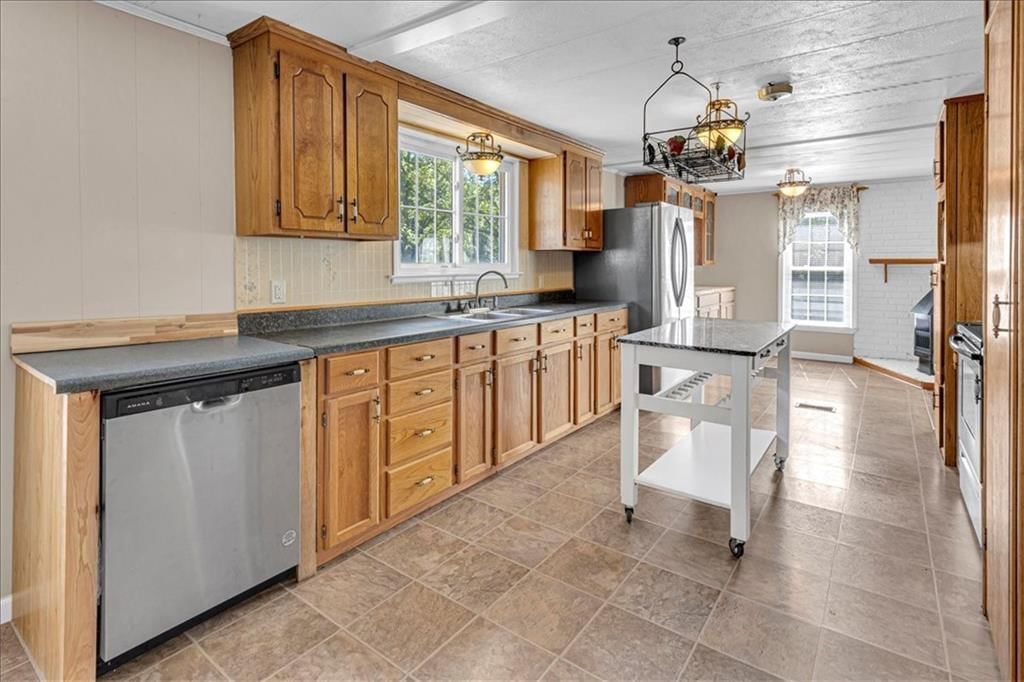 1143 NE Highway 69 N/A — photo 7