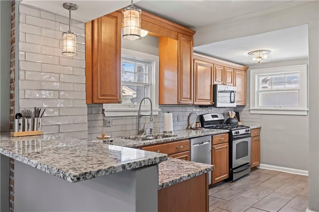 114 W 65th Terrace — photo 12