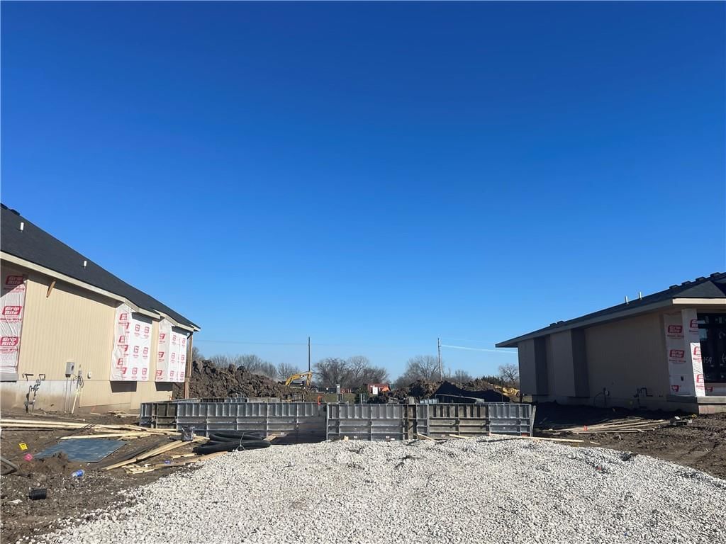 16151 S Kaw Street — photo 2