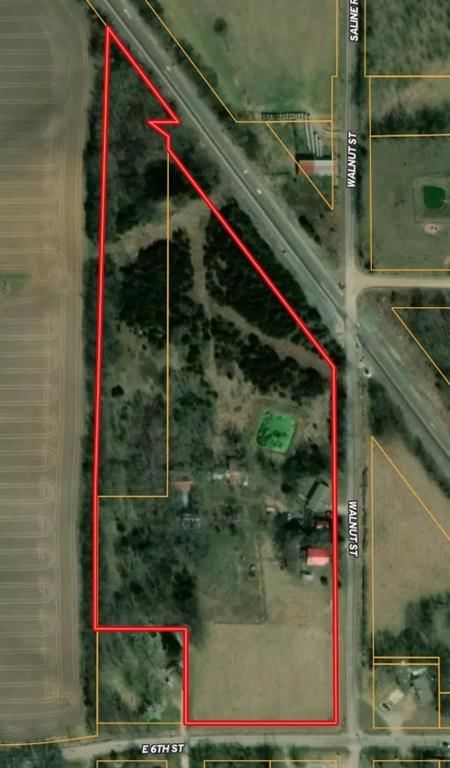 685 Walnut Street, Oswego, KS