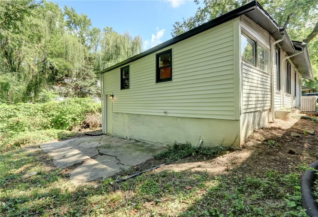 212 S Huttig Avenue — photo 31