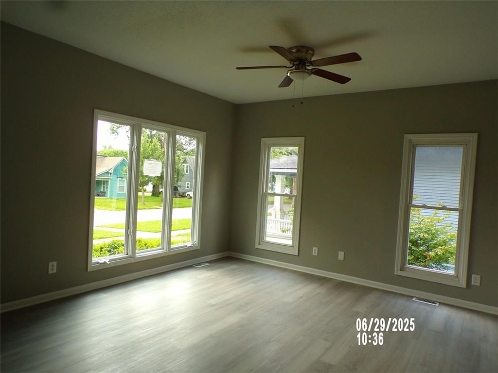 608 S Locust Street — photo 2