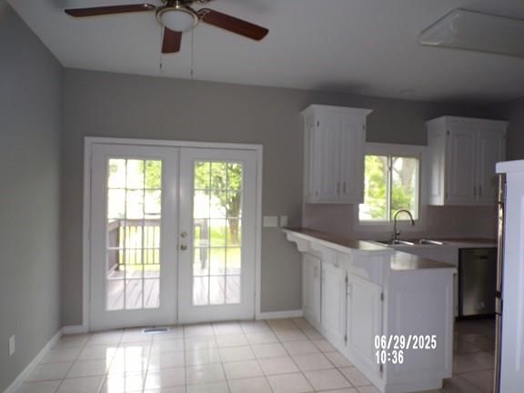 608 S Locust Street — photo 4