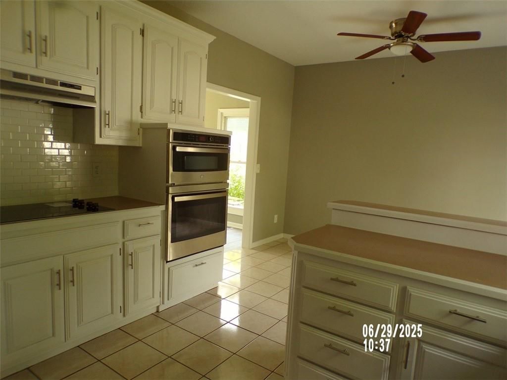 608 S Locust Street — photo 6