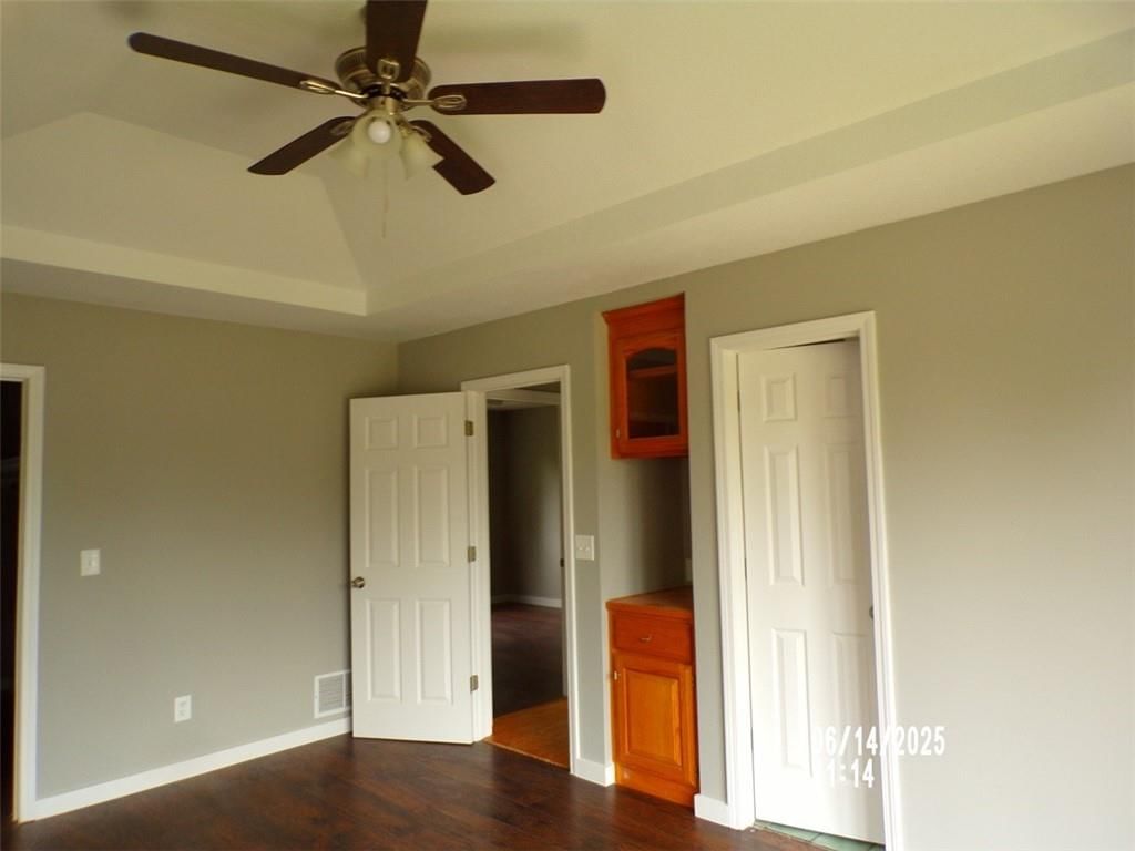 608 S Locust Street — photo 8