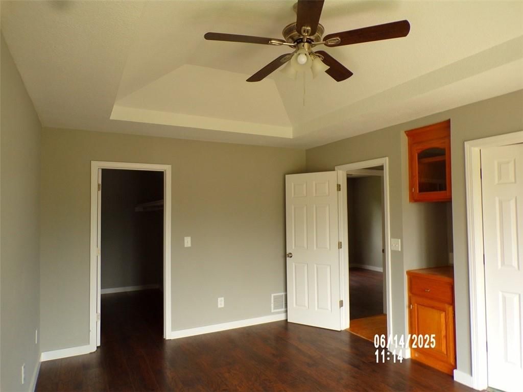 608 S Locust Street — photo 9