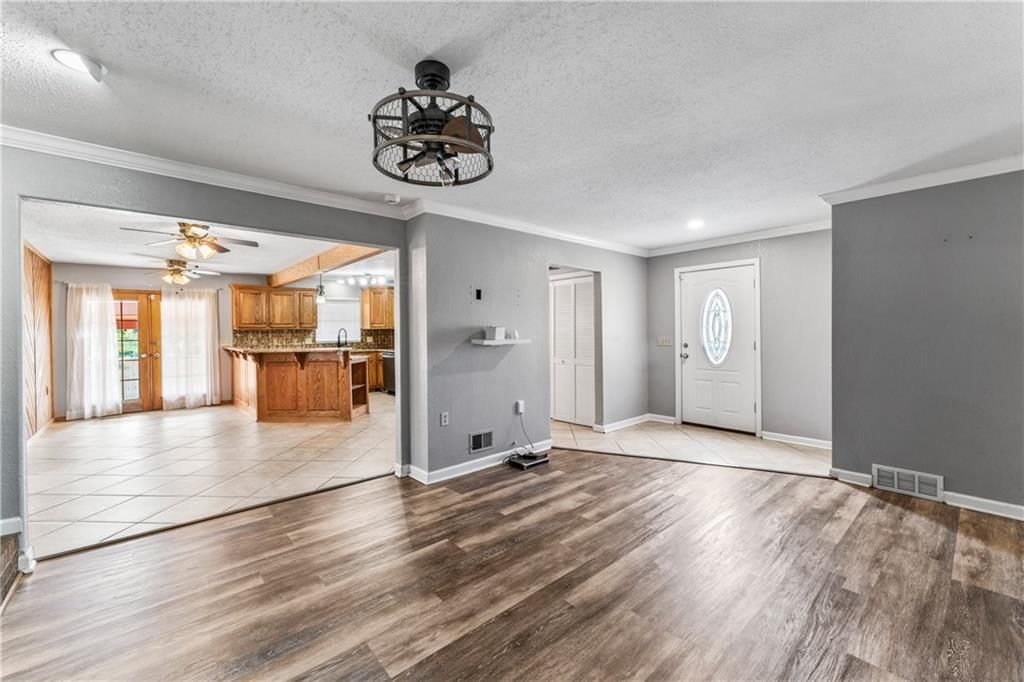 Photo 4 of 41 - 18120 W 191st Street