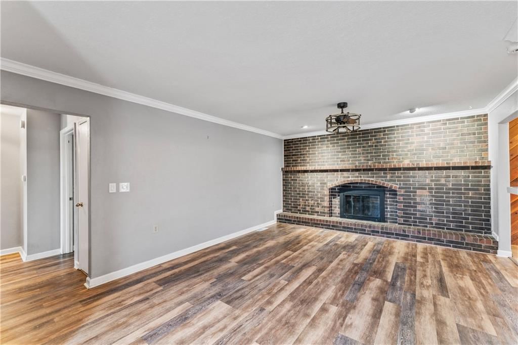 Photo 5 of 41 - 18120 W 191st Street