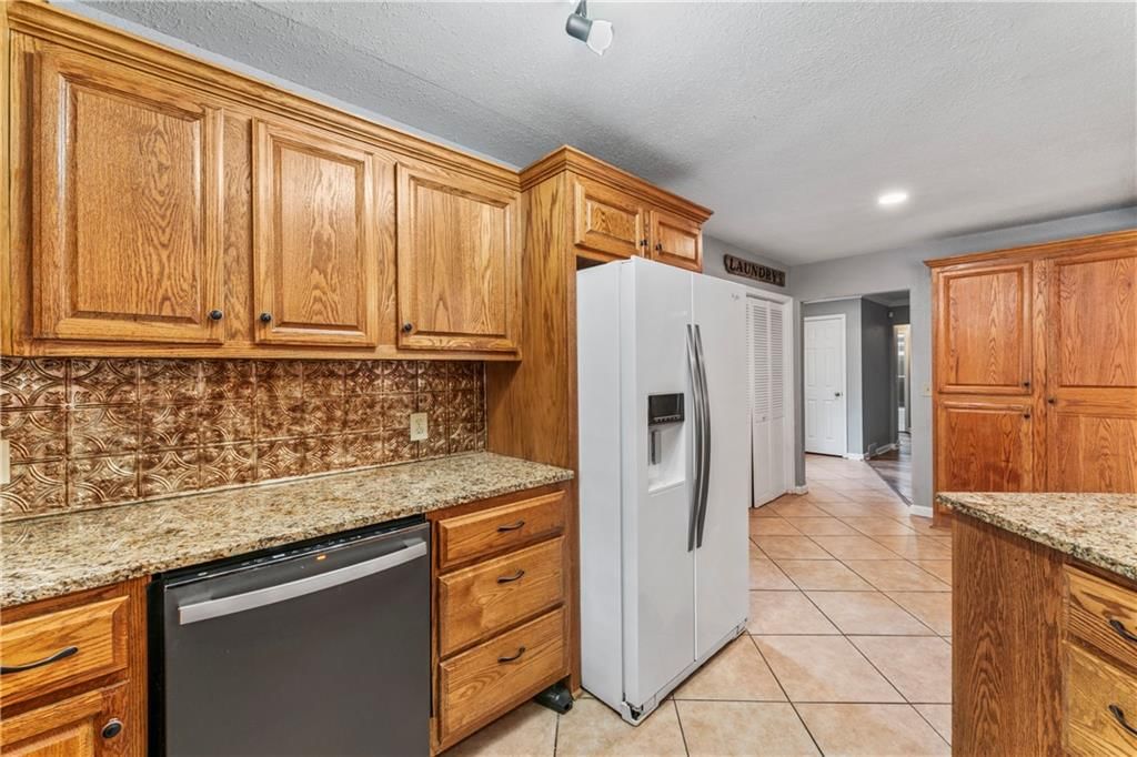 Photo 10 of 41 - 18120 W 191st Street