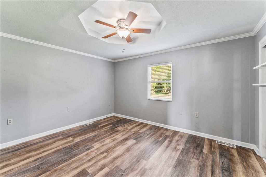 Photo 12 of 41 - 18120 W 191st Street