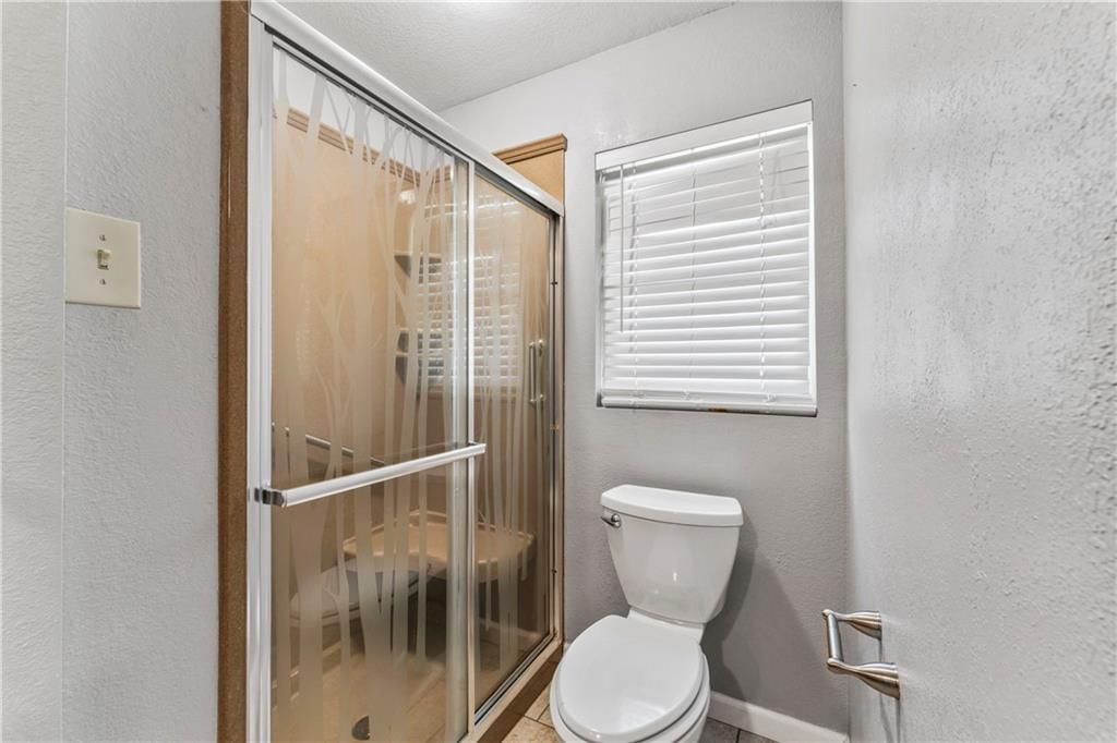 Photo 17 of 41 - 18120 W 191st Street