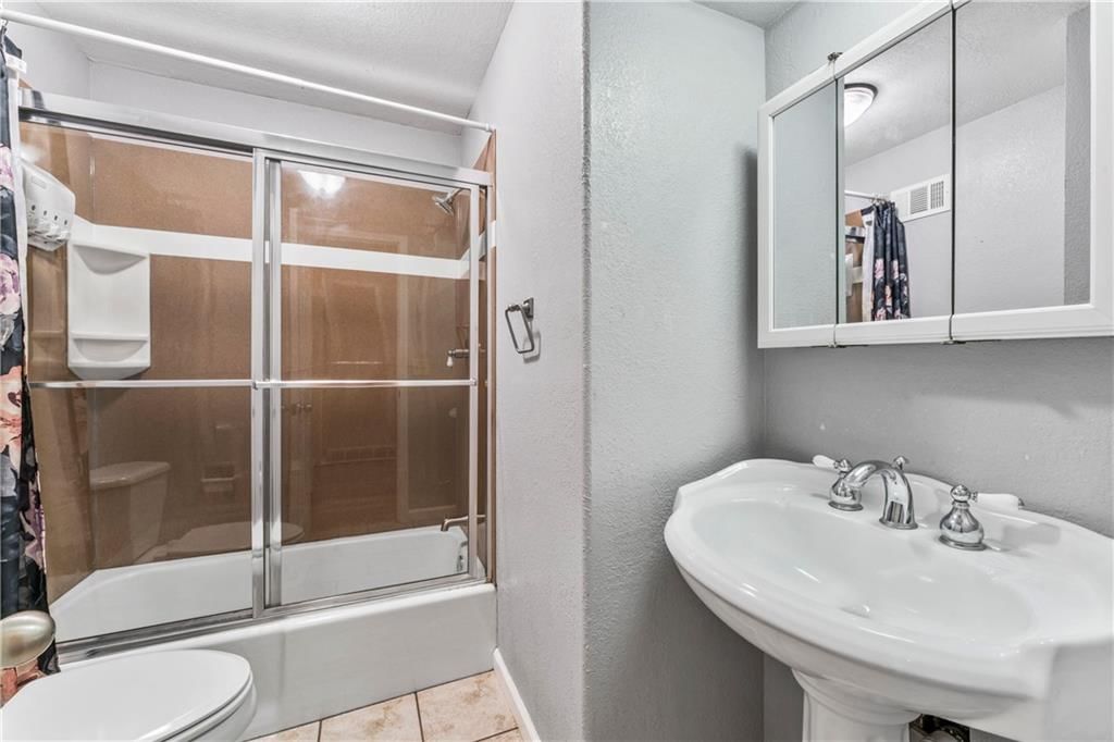 Photo 18 of 41 - 18120 W 191st Street