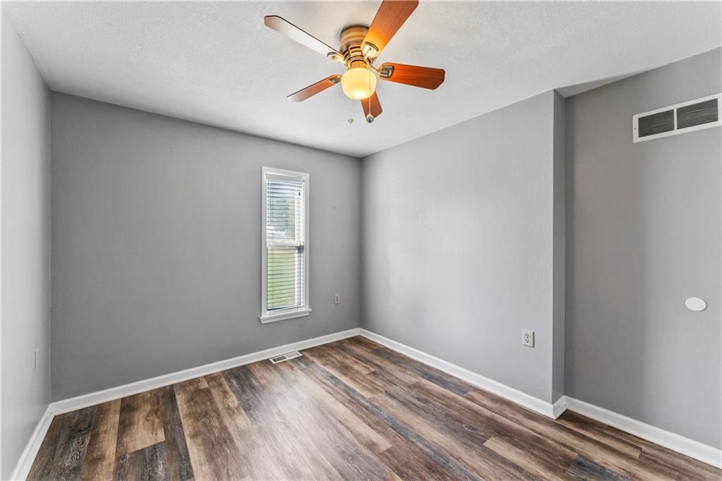 Photo 23 of 41 - 18120 W 191st Street