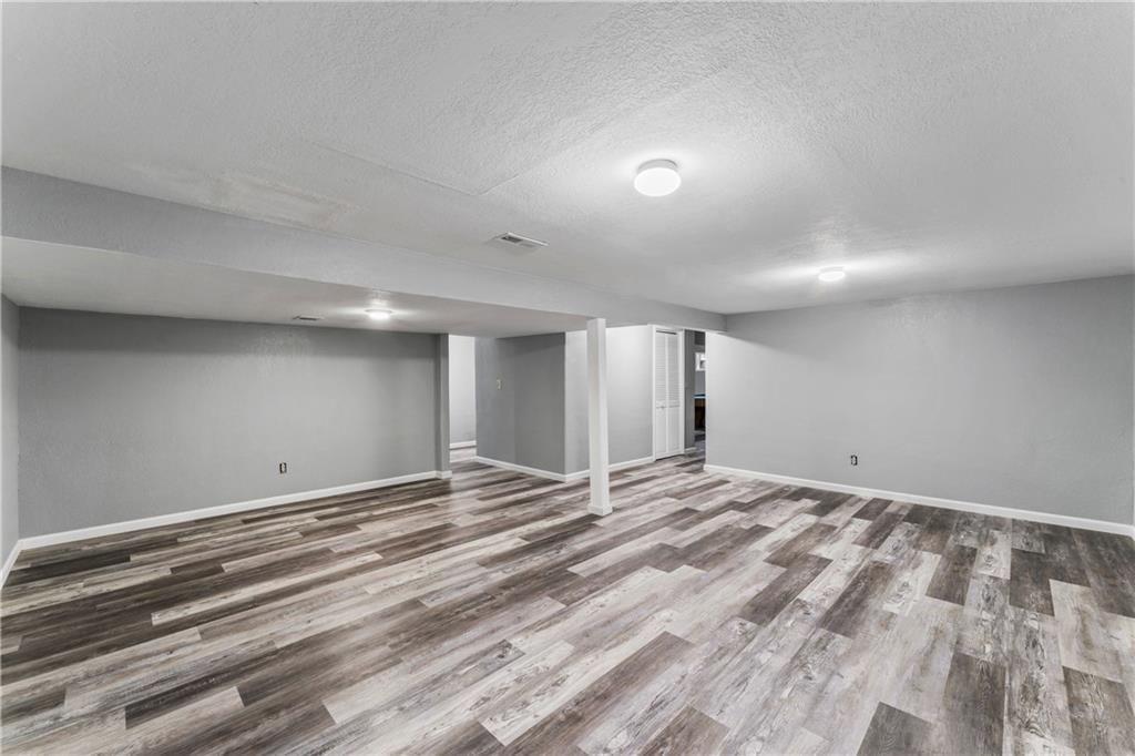 Photo 27 of 41 - 18120 W 191st Street