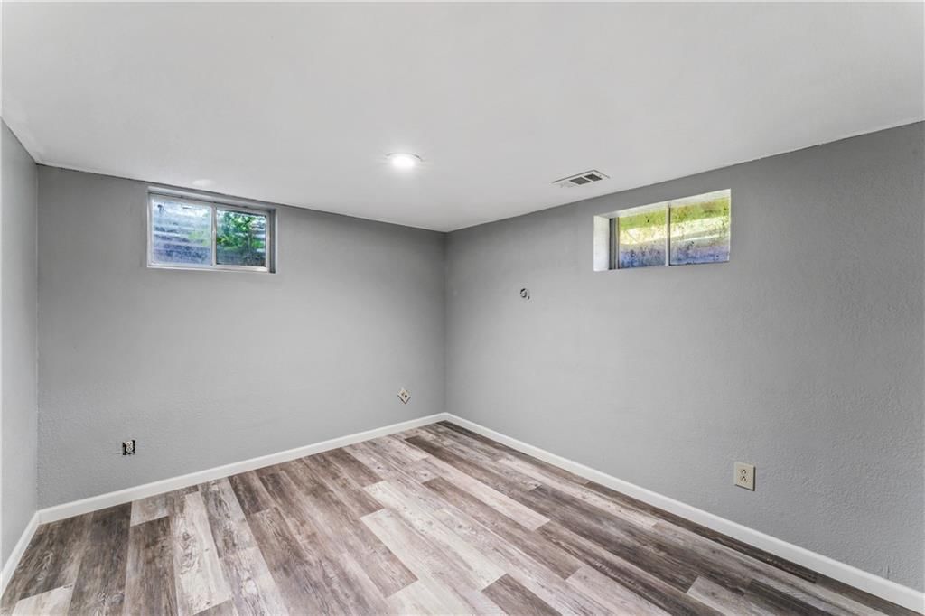 Photo 28 of 41 - 18120 W 191st Street