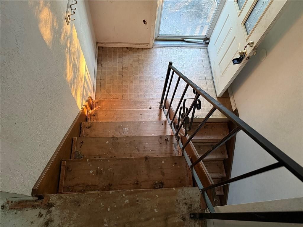 Photo 14 of 28 - 1400 N Holland Drive
